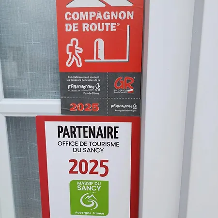Ferienhaus 2 Hebergements Differents Un Avec 2 Et Avec Kitchenette Murat-le-Quaire