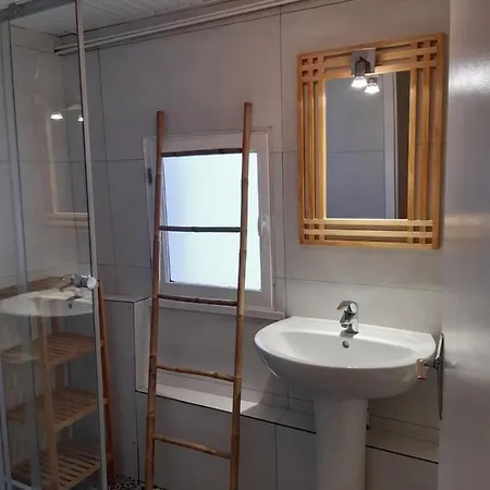 2 Hébergements Différents Un Avec 2 Et Avec Kitchenette * Murat-le-Quaire