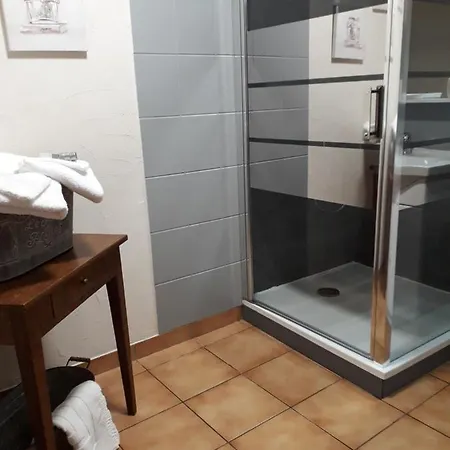 2 Hebergements Differents 1 Avec Deux Et 1 D'hotes Avec Salon Prive Holiday home