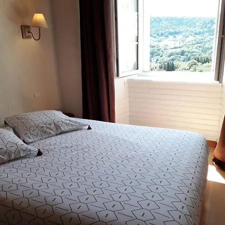 2 Hebergements Differents Un Avec 2 Et Avec Kitchenette