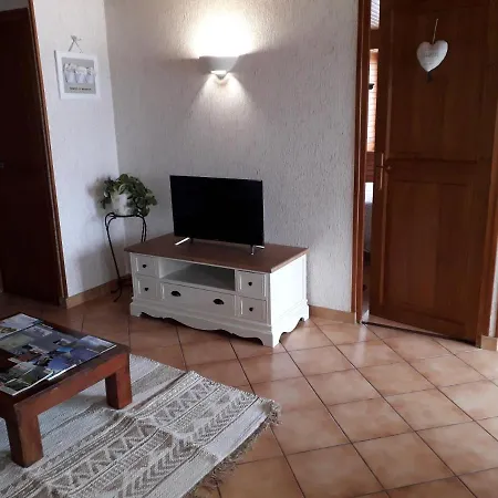 2 Hebergements Differents Un Avec 2 Et Avec Kitchenette