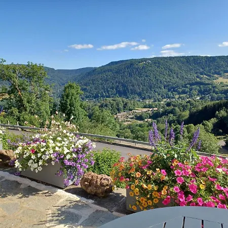 2 Hebergements Differents Un Avec 2 Et Avec Kitchenette Holiday home *