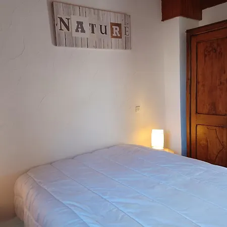 2 Hebergements Differents 1 Gite Avec Deux Chambres Et 1 Location Meublee Avec 1 Chambre * Murat-le-Quaire