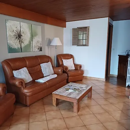 Holiday home 2 Hebergements Differents 1 Gite Avec Deux Chambres Et 1 Location Meublee Avec 1 Chambre Murat-le-Quaire