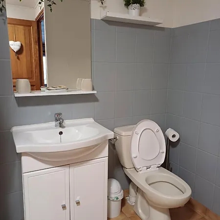 Holiday home 2 Hebergements Differents Un Avec 2 Et Avec Kitchenette *