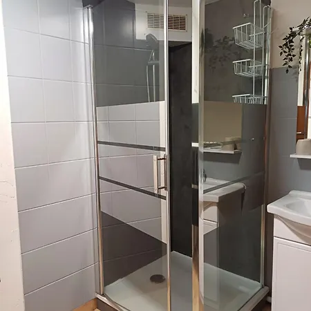 2 Hébergements Différents Un Avec 2 Et Avec Kitchenette Casa vacanze Murat-le-Quaire