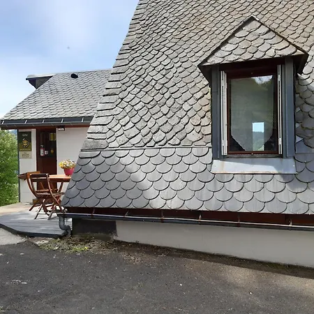 Holiday home 2 Hebergements Differents Un Avec 2 Et Avec Kitchenette Murat-le-Quaire